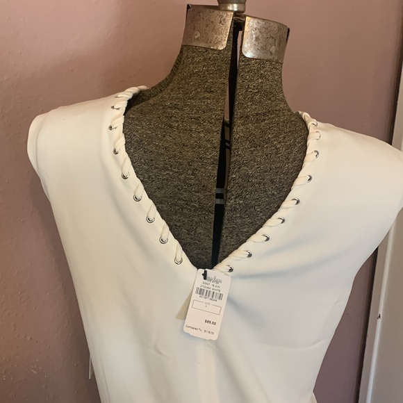 Ali and Jay White shift dress with rope detailing at the collar. Size: L - Picture 4 of 10